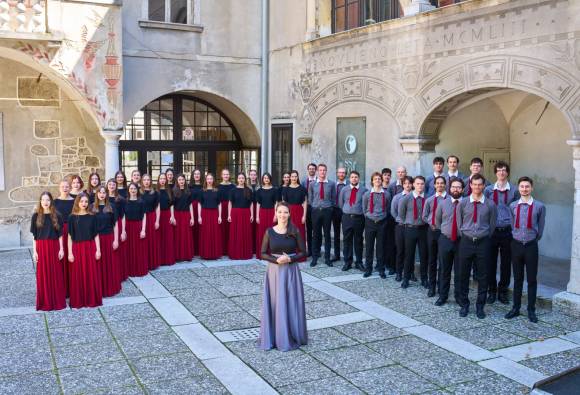 Akademski pevski zbor Tone Tomšič Univerze v Ljubljani, foto Janez Kotar