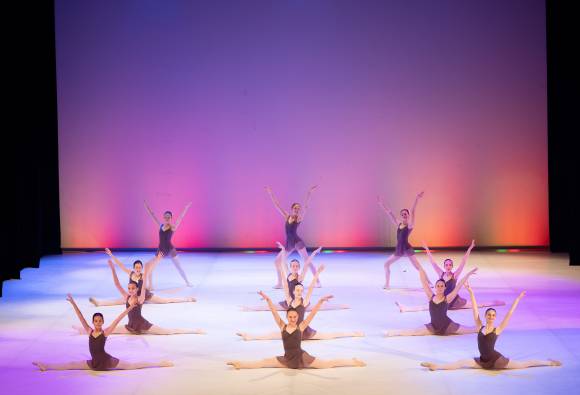 Baletniki na odru,  položaj »odprte noge«